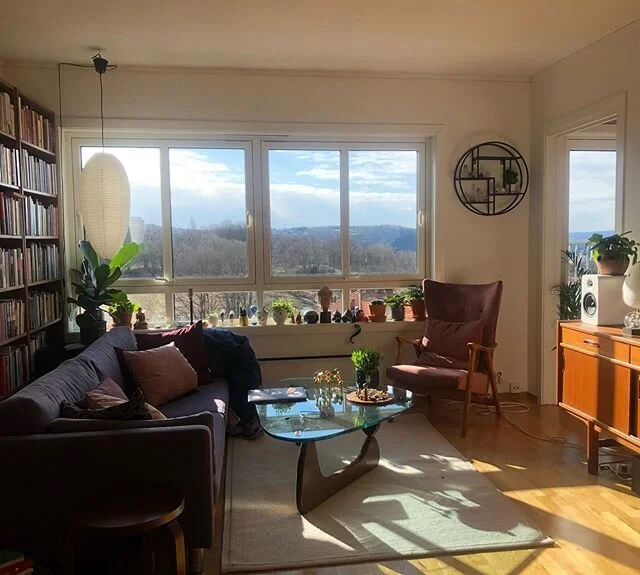 Jeg er glad for at jeg faktisk har et hjem igjen. Hvor jeg har det fint. For et &aring;r siden befant jeg meg i Bhutan, nesten helt i starten p&aring; den lange reisen. Jeg er veldig glad for at jeg er hjemme akkurat n&aring;, hvor vi faktisk har et 