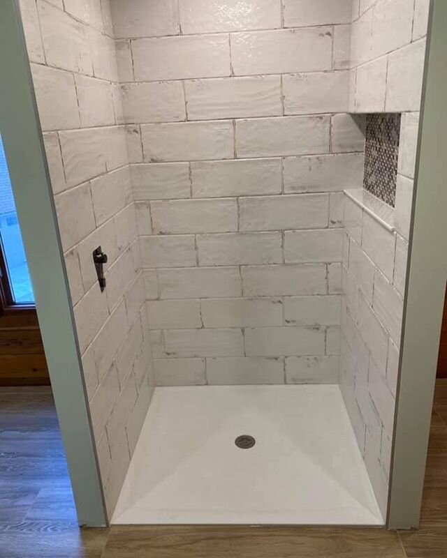 We had so much fun with this bathroom renovation project! 🛁

The shower was prepped with the Hydroban shower system and then the shower was tiled complete with the custom shower niche. The floor was tiled with 8 inch by 48 inch planks. We used the S