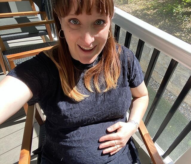 #fridayintroductions!
I&rsquo;m Marianne, the face behind White Peach Pottery 👋👋
Most of you know I&rsquo;m 30 weeks pregnant right now, so work has slowed significantly because I&rsquo;ve been having to temper my work schedule with lots of resting