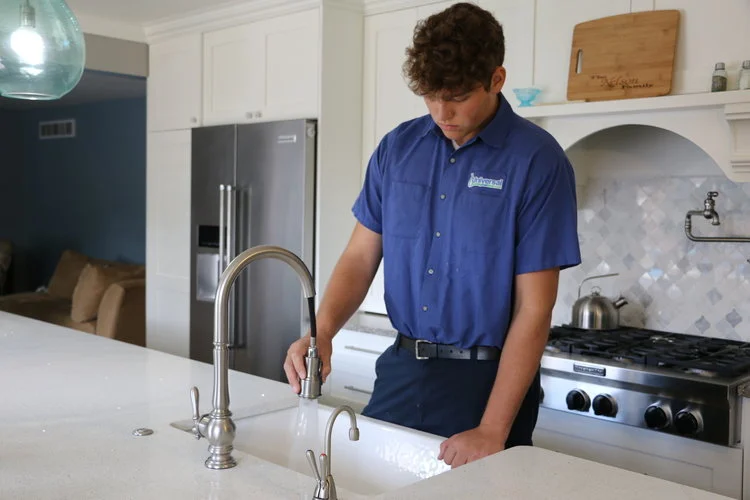 universal-how-hiring-plumbing-apprentices.jpg