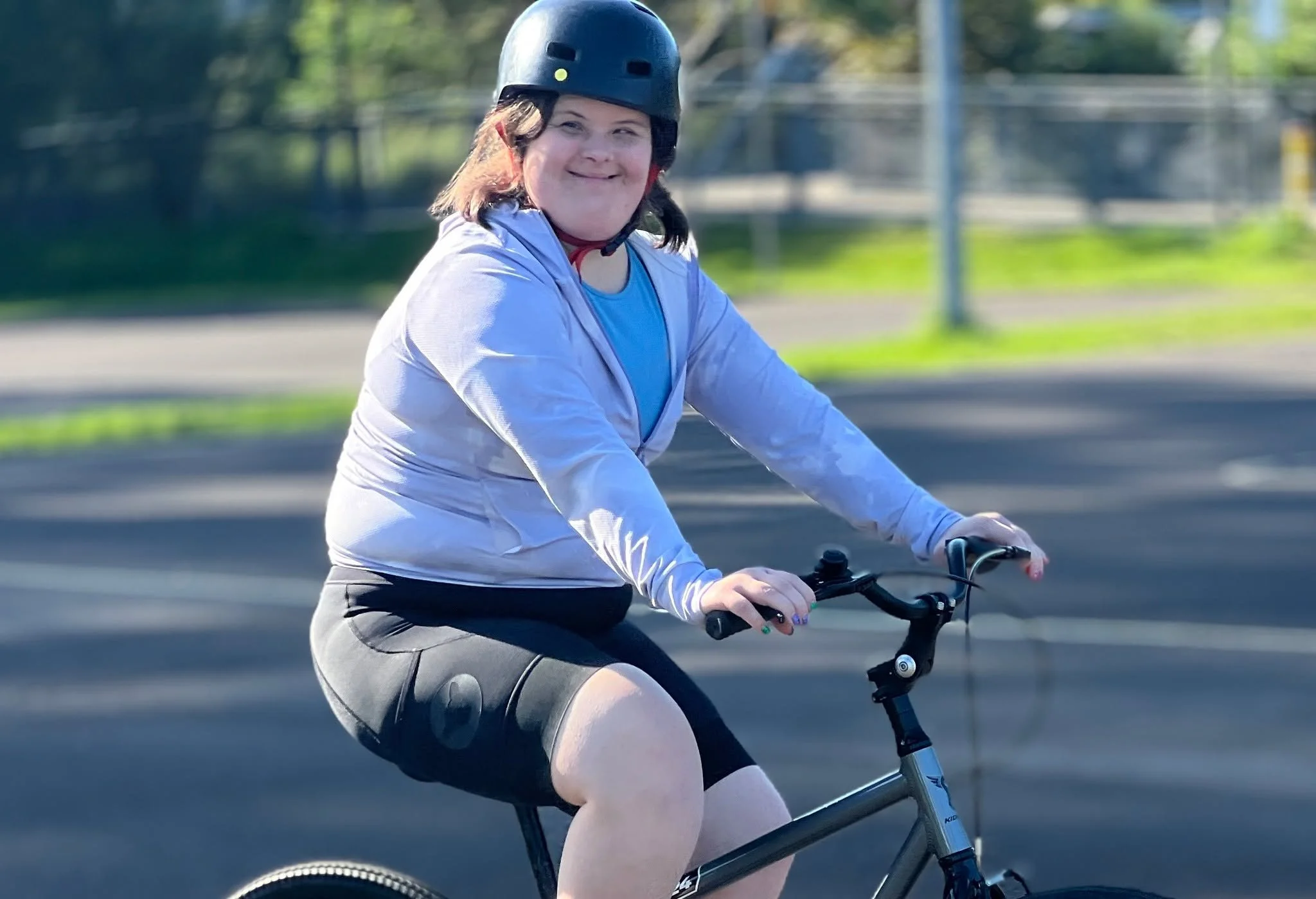 What does independence by bike look like?

It is different for everybody.

For some people, it is riding to the shops instead of driving.

For others, it is meeting friends without needing a lift, riding to work, taking children to school, or explori