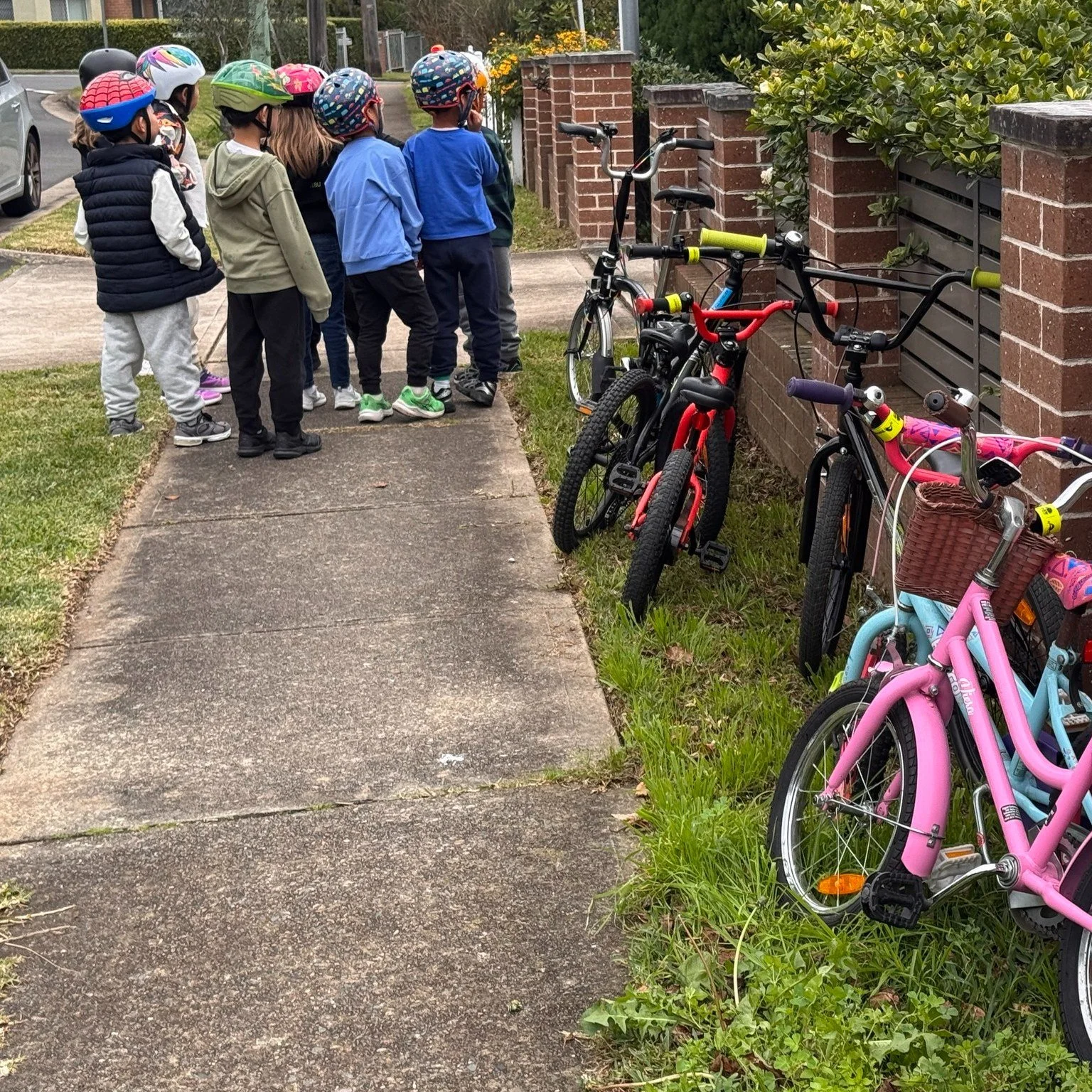 How do children learn to make safer decisions around streets?

Not by simply being told, "Be careful."

They learn by practising with a trusted grown-up who helps them notice what's happening around them and asks questions that encourage th