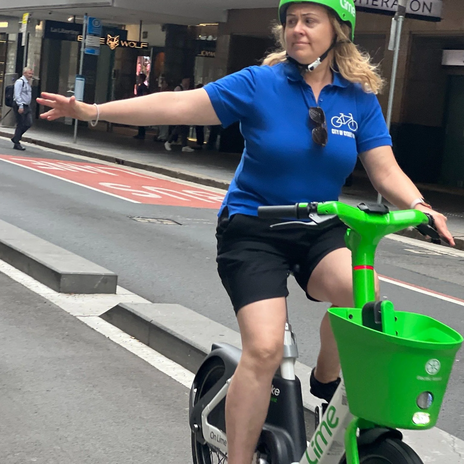 Sometimes the best bike is the bike that&rsquo;s right there when you need it.

Share bikes make it possible to add a bike trip to your day without owning a bike, storing one at home or planning the whole journey around it.

Ride to a meeting. Connec