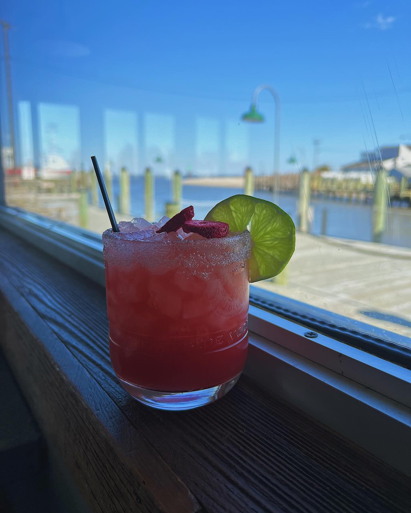 The weather this week has us dreaming of warm summer days ☀️ Enjoy some cocktails &amp; fresh seafood with us this week! Opening at 5pm this evening, see you tonight!