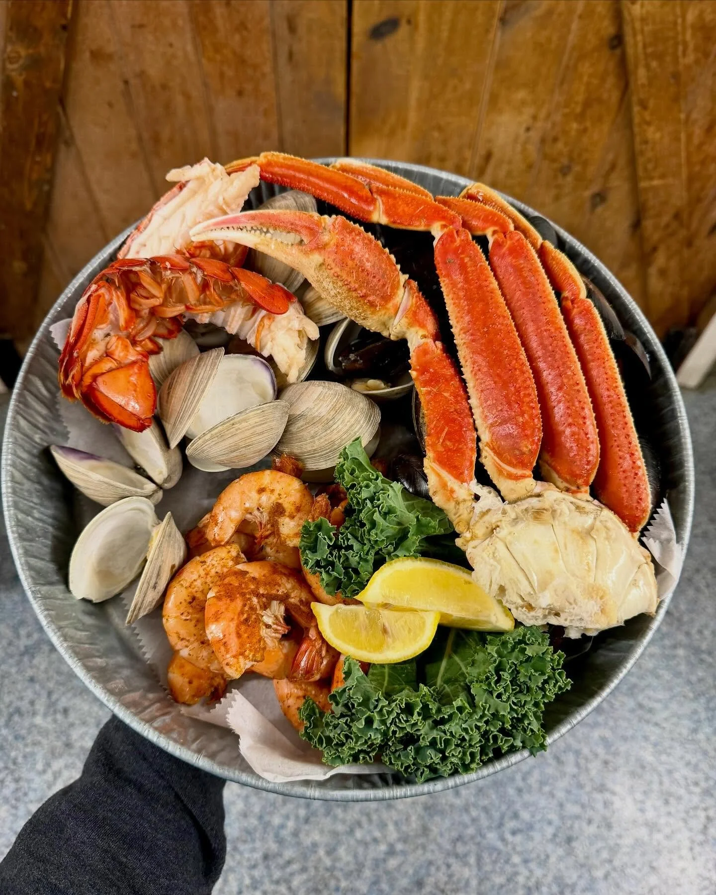 Grab the ultimate seafood fix, the steamed combo!! Get it for yourself or share it with a friend 🦀 We&rsquo;re here until 6:30pm tonight!