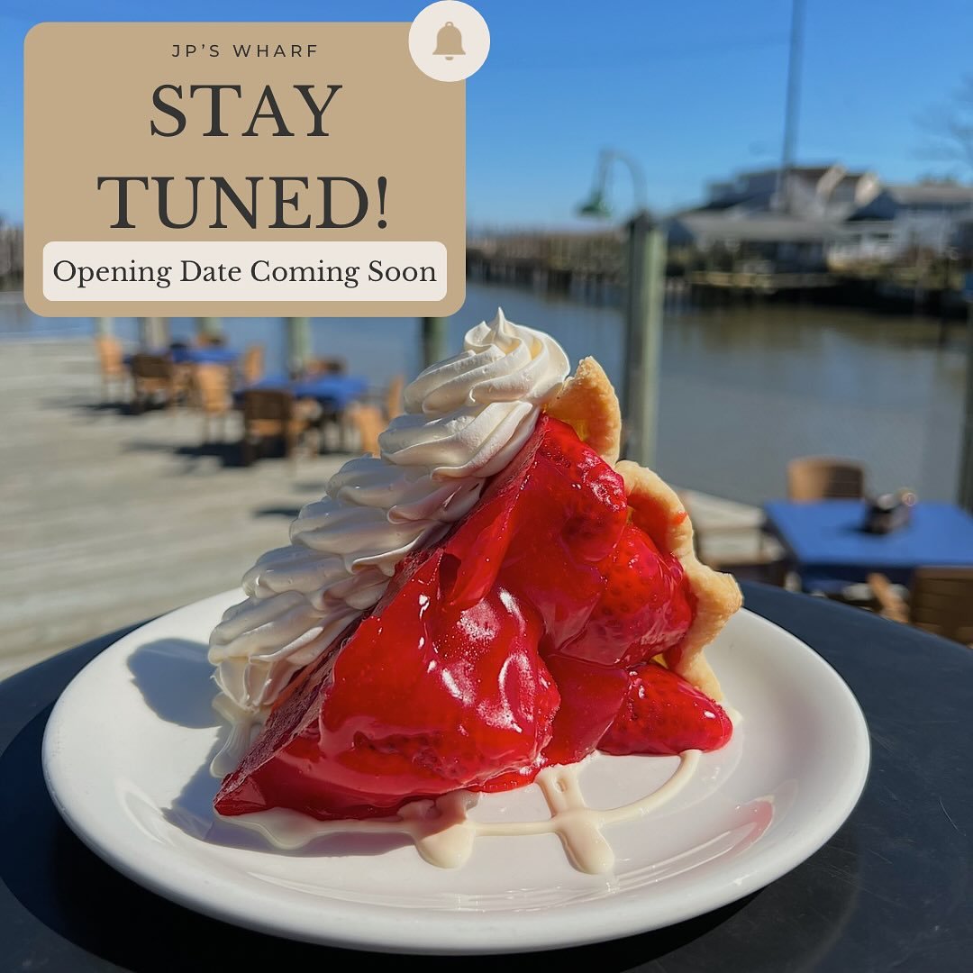 Oh to sit outside on a warm, sunny day with a strawberry pie &amp; an orange crush ☀️🍓 What are you ordering first when we re-open for the 2026 season?! 🦪