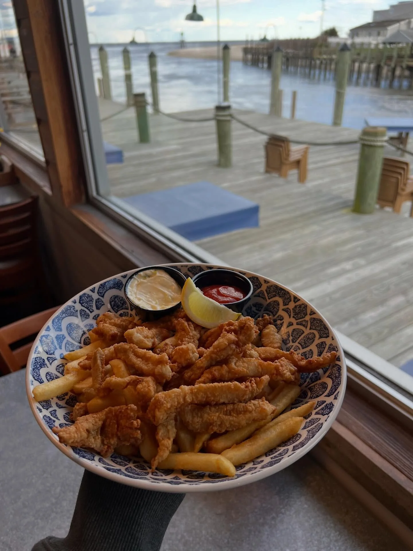 It&rsquo;s clam strip day!! Don&rsquo;t forget we&rsquo;re open for lunches on weekdays! Come hang with us, here until 8pm!! ☀️