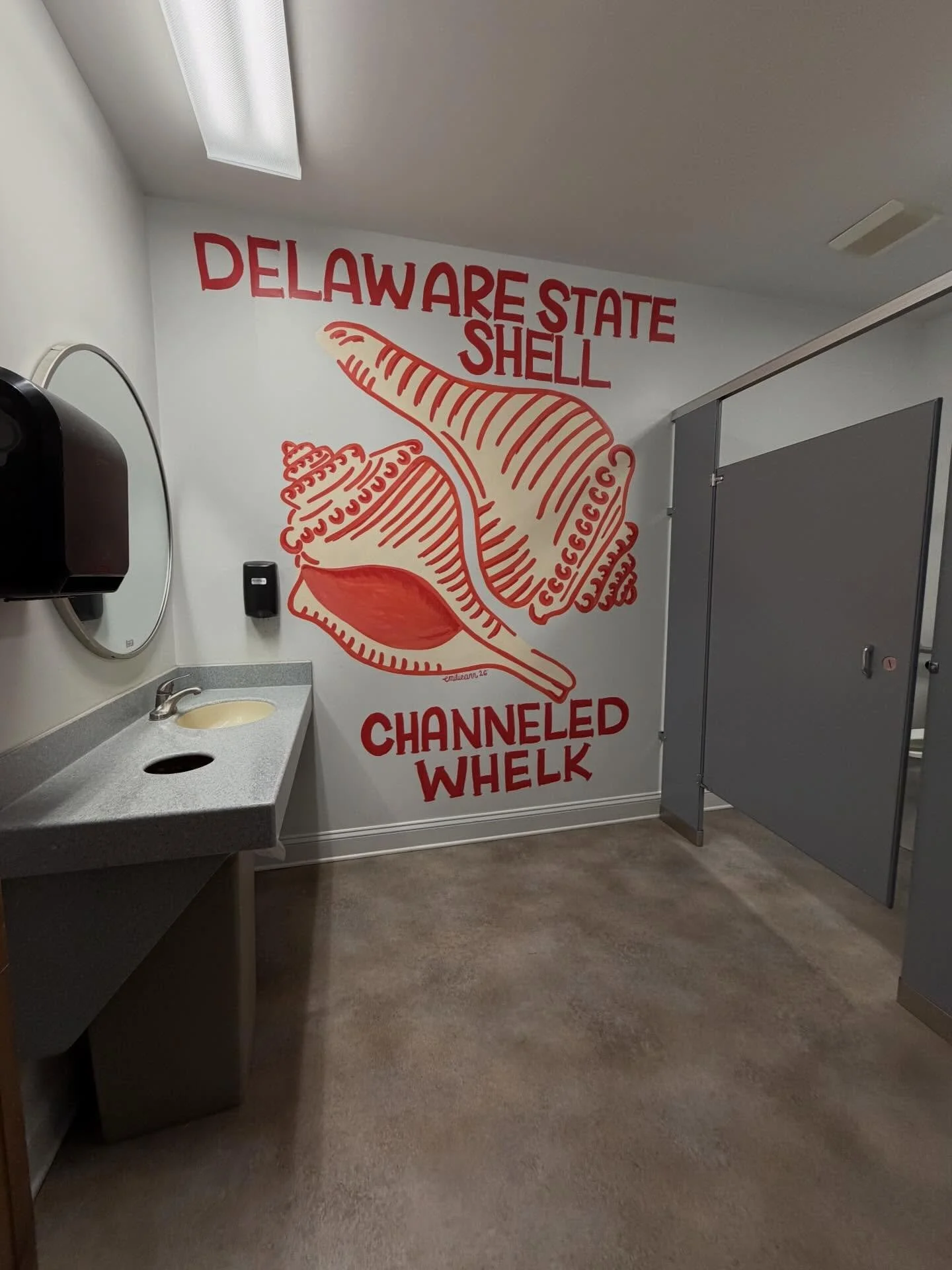 Two incredible murals done in our restrooms by our very own, Emilie!! 🐚 She is now booking custom murals if you want to see her creativity in your business or home! Reach out to her through her social media account, @hightidebowersbch ! Don&rsquo;t 