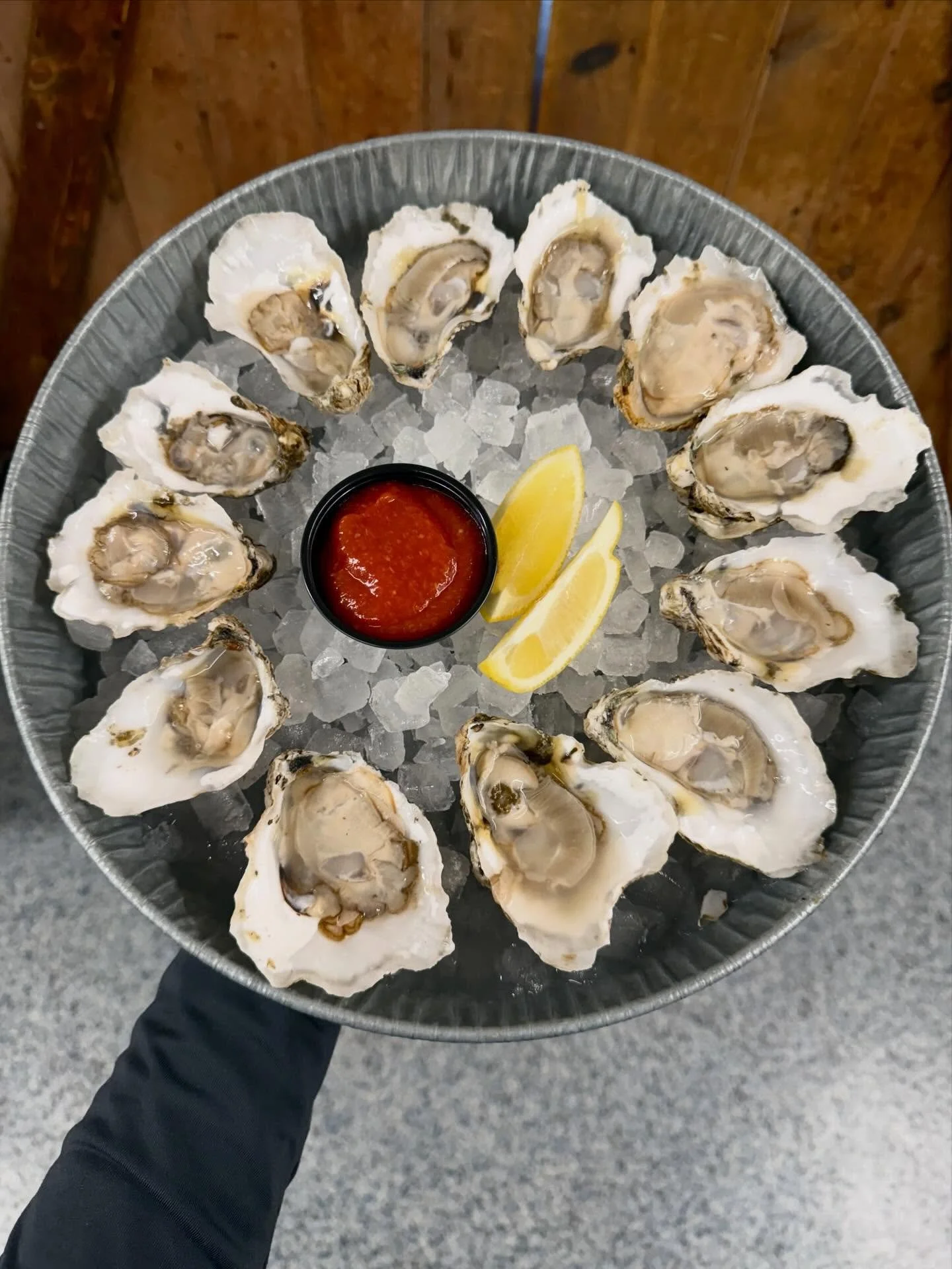 $1 raw oysters until 8pm!! Can&rsquo;t beat a Buck A Shuck night! 🦪🦪🦪