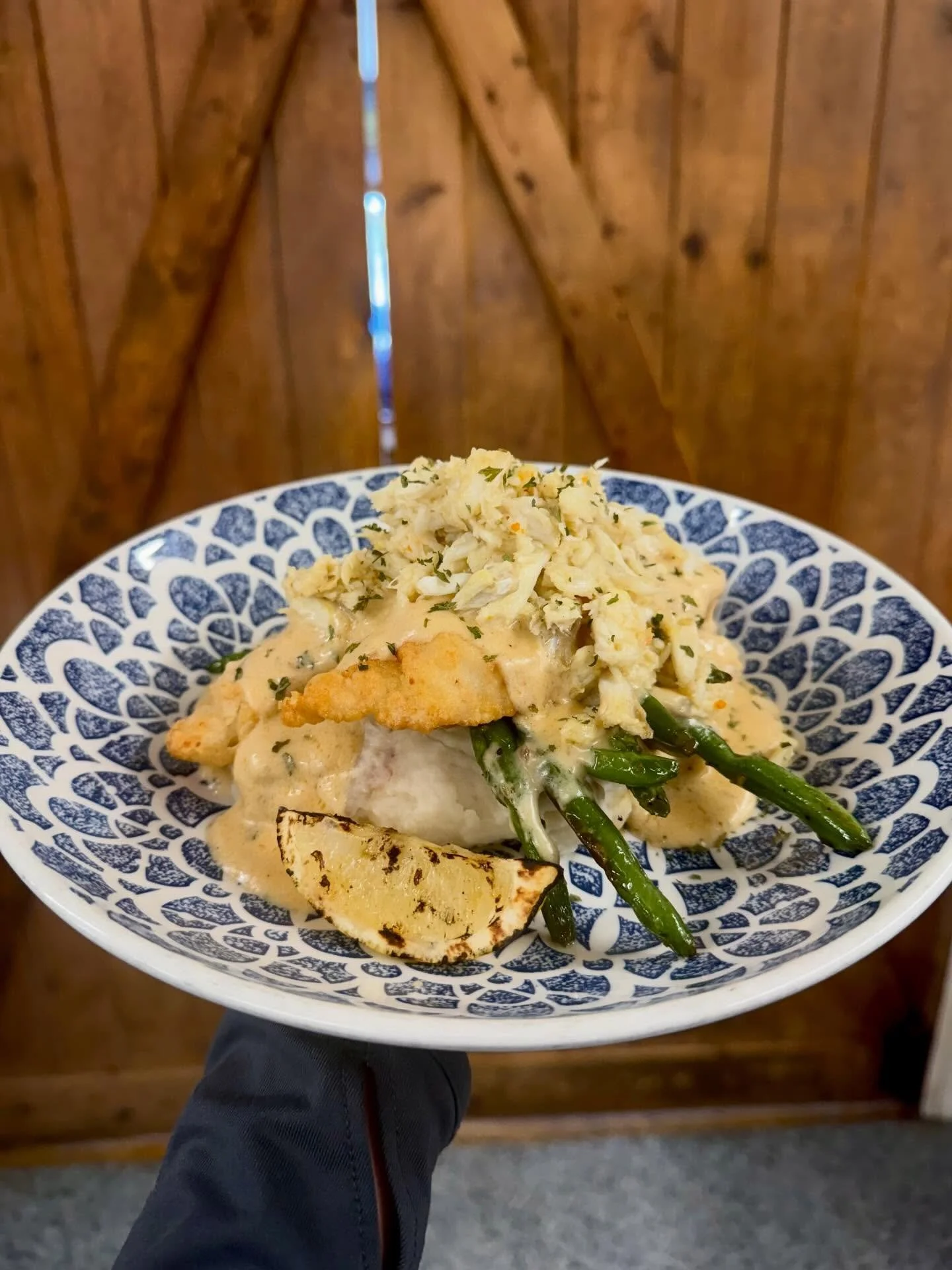 🌷 Tomorrow, May 10th only! 🌷 

Our Mother&rsquo;s Day special will feature New Jersey fluke topped with Maryland lump crab meat and a lemon garlic cream sauce! Served with mashed potatoes &amp; string beans! 🍋 There will also be a fresh strawberry