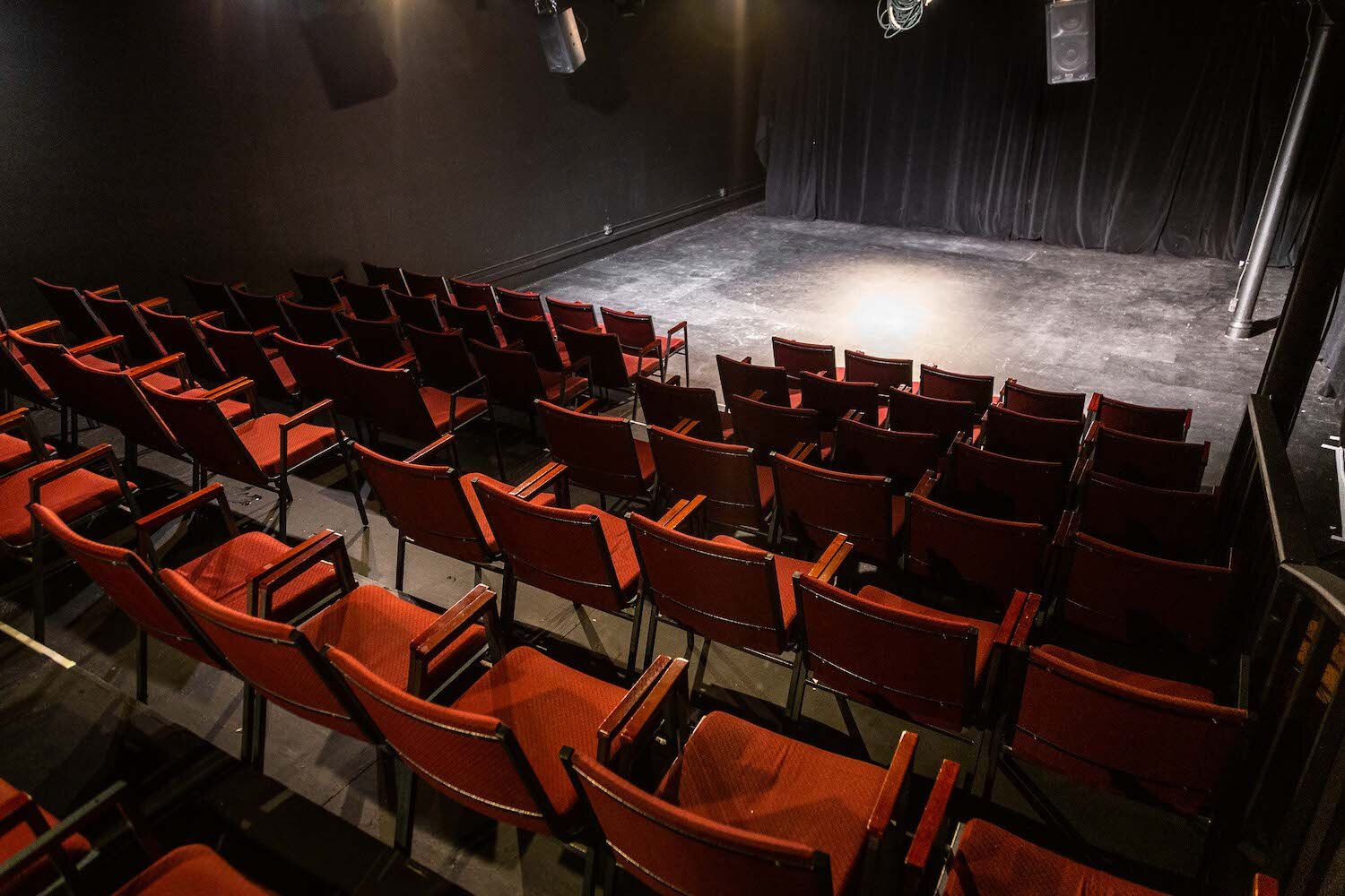 the-den-theatre-ryanmartin-thedentheatre-chicago-wicker-park-comedyshow-standup-comedy-music-must-see-performance-music-venue-book-theden-25.jpg