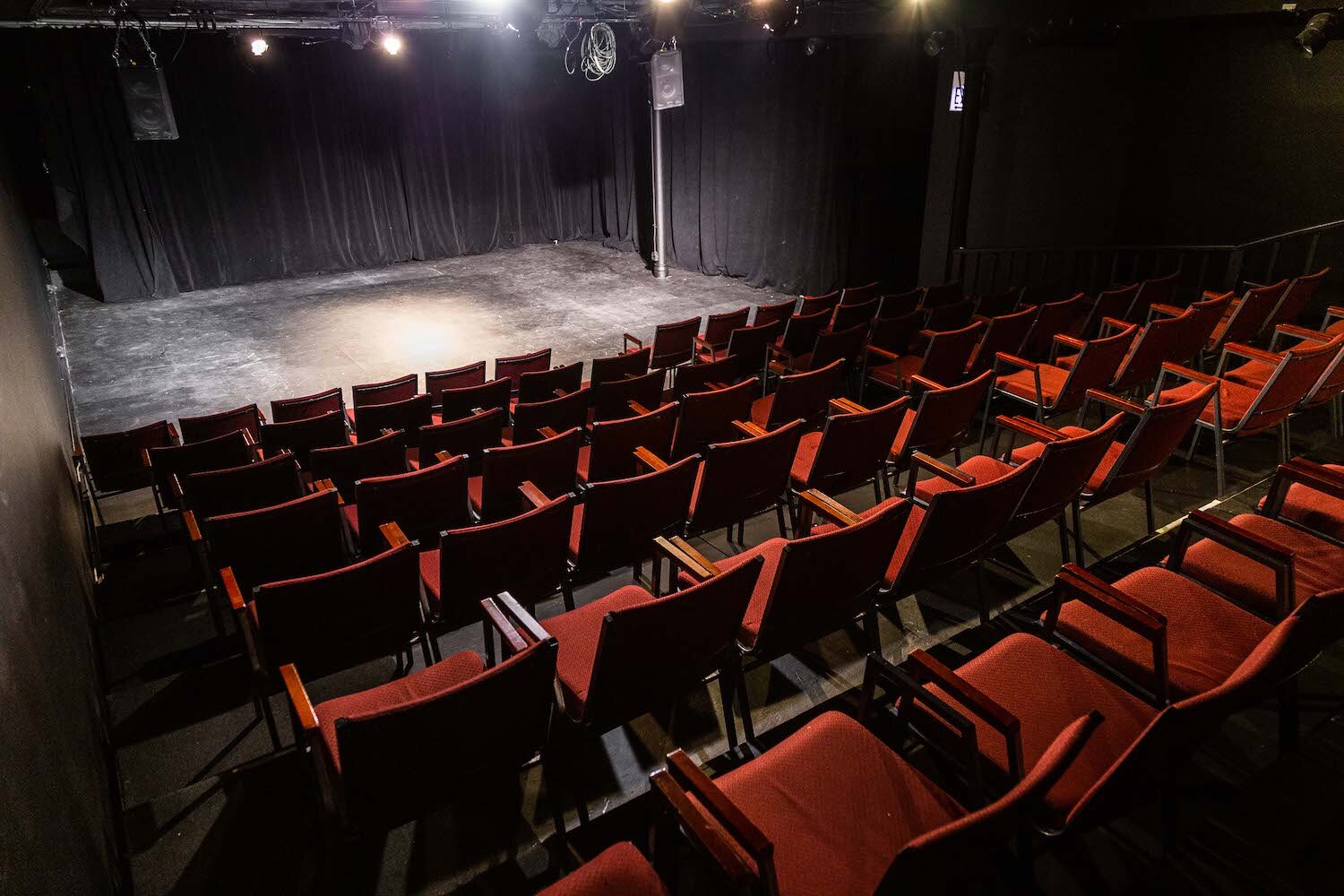 the-den-theatre-ryanmartin-thedentheatre-chicago-wicker-park-comedyshow-standup-comedy-music-must-see-performance-music-venue-book-theden-26-2.jpg