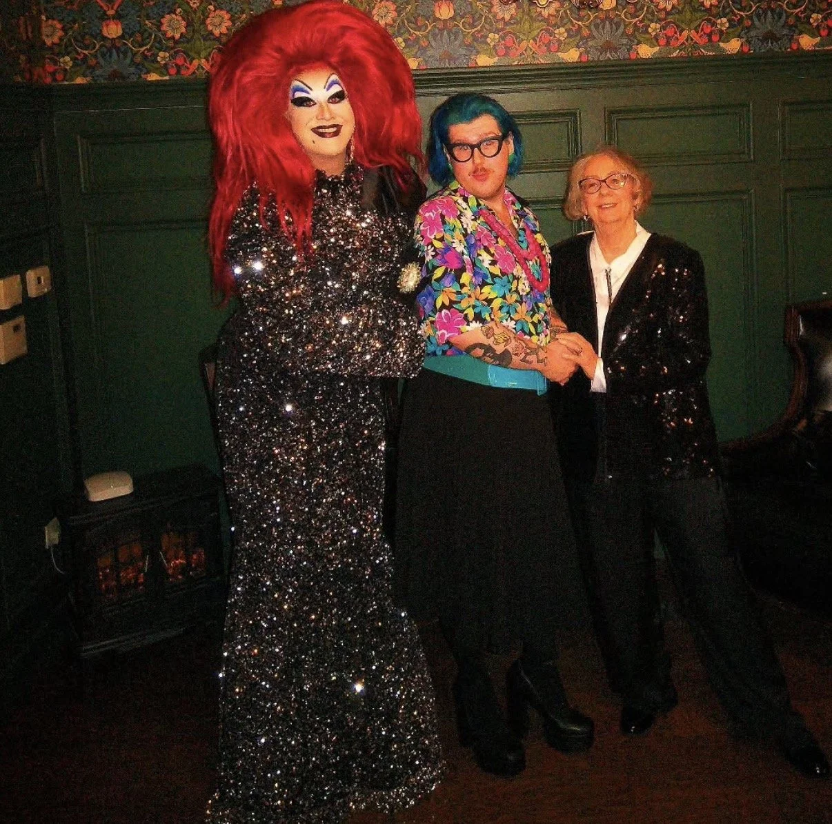 17picture-the-den-theatre-comedy-club-chicago.jpg