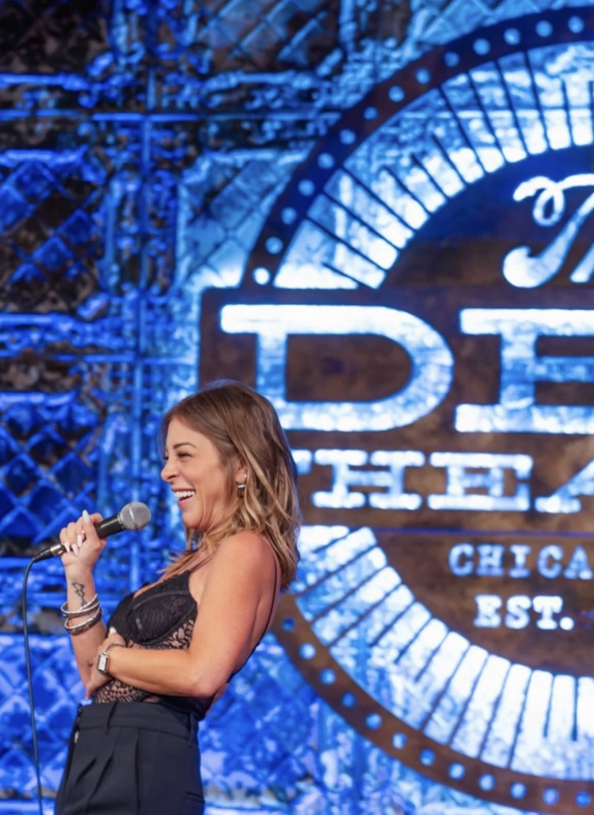 23picture-the-den-theatre-comedy-club-chicago.jpg