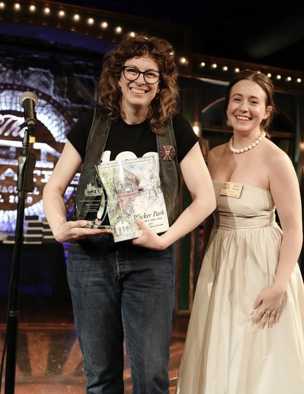 24picture-the-den-theatre-comedy-club-chicago.jpg