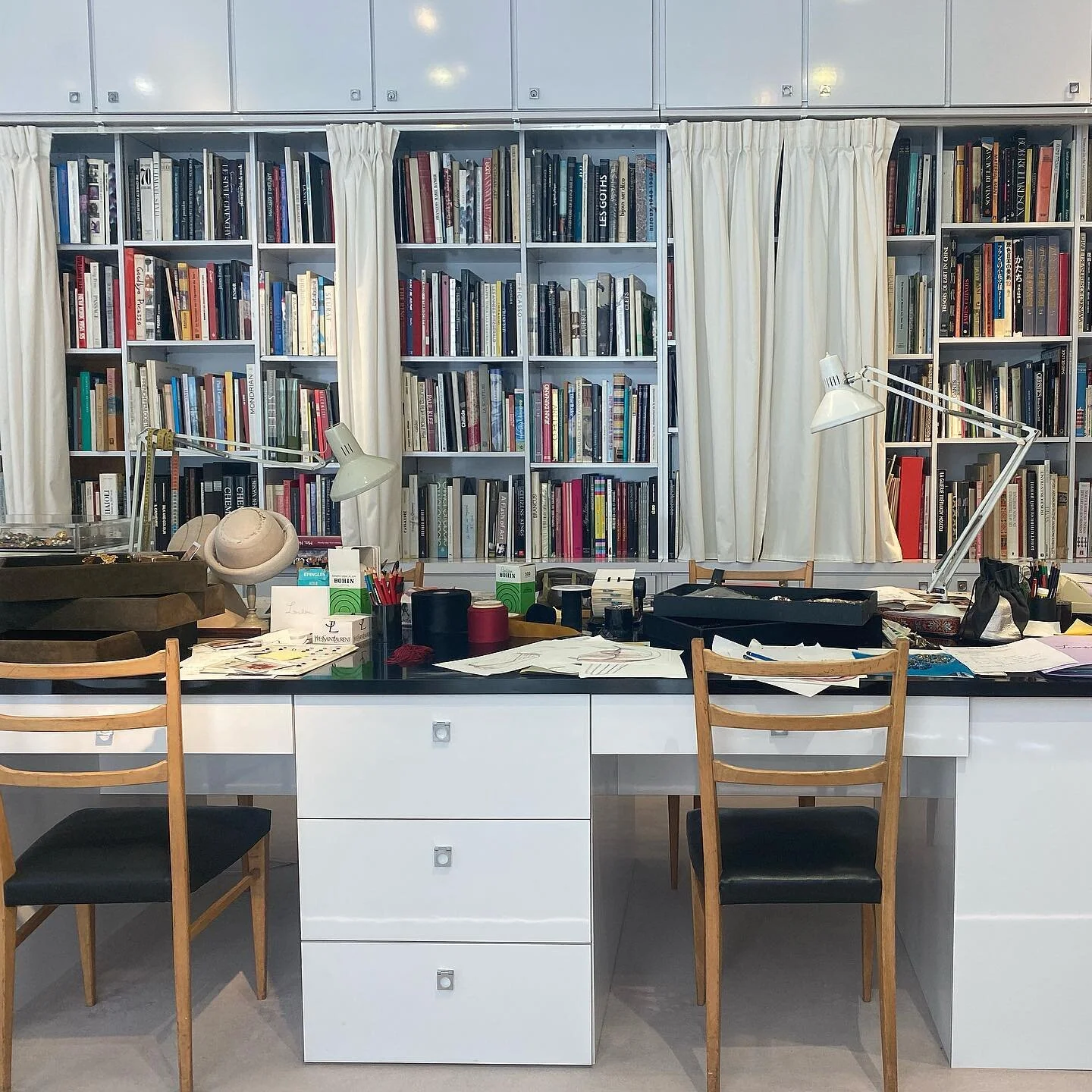 Oh yes desk, bookshelves, creation, everything space