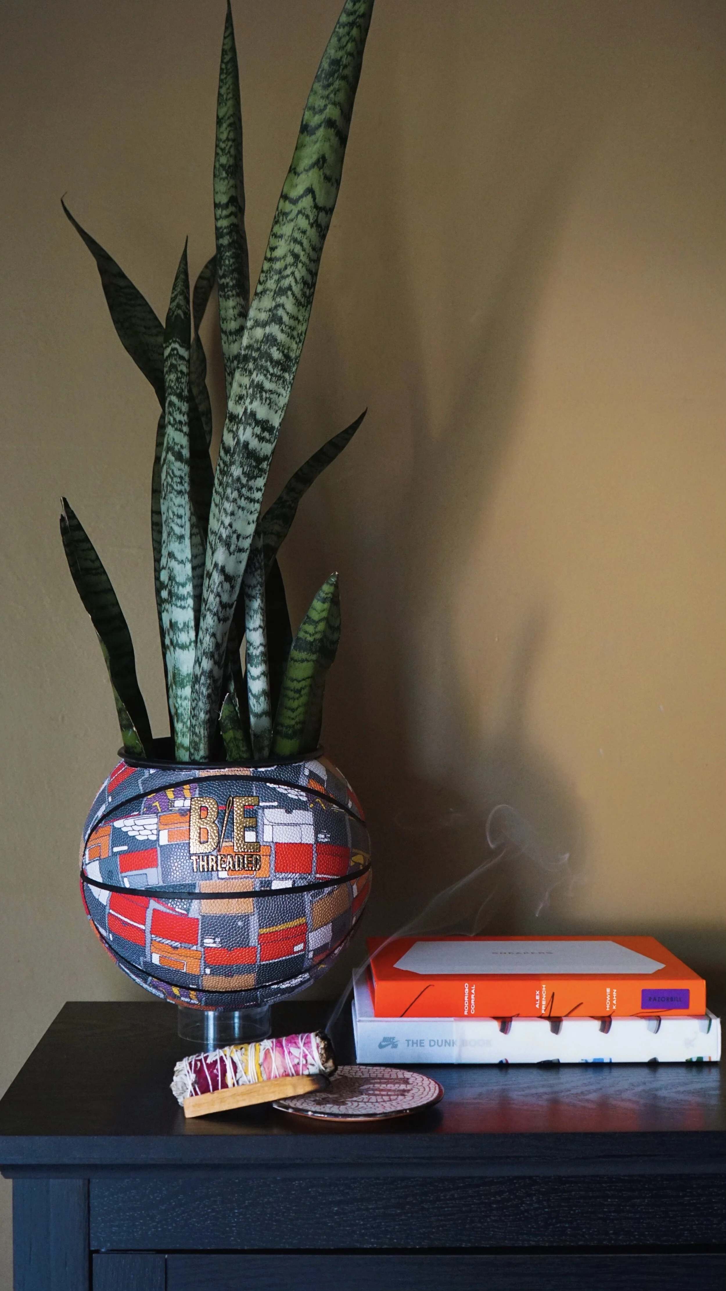 B/E THREADED Stacked Basketball Planter