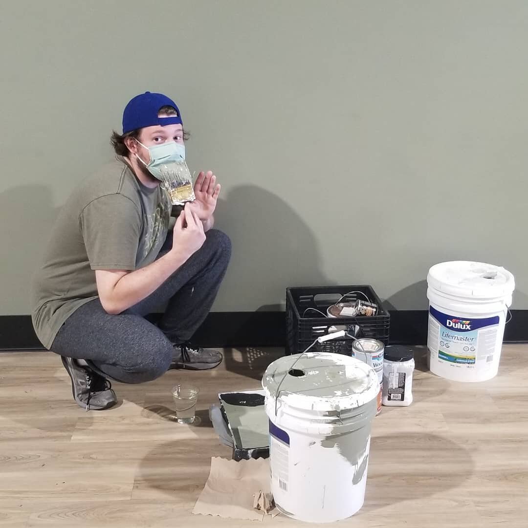 The facelift has begun! Andrew even matched for the occasion 💅💆&zwj;♂️🧖&zwj;♀️
.
.
.
.
.
.
#DrinksAndDragonsCafe #renovations #facelift #spaday