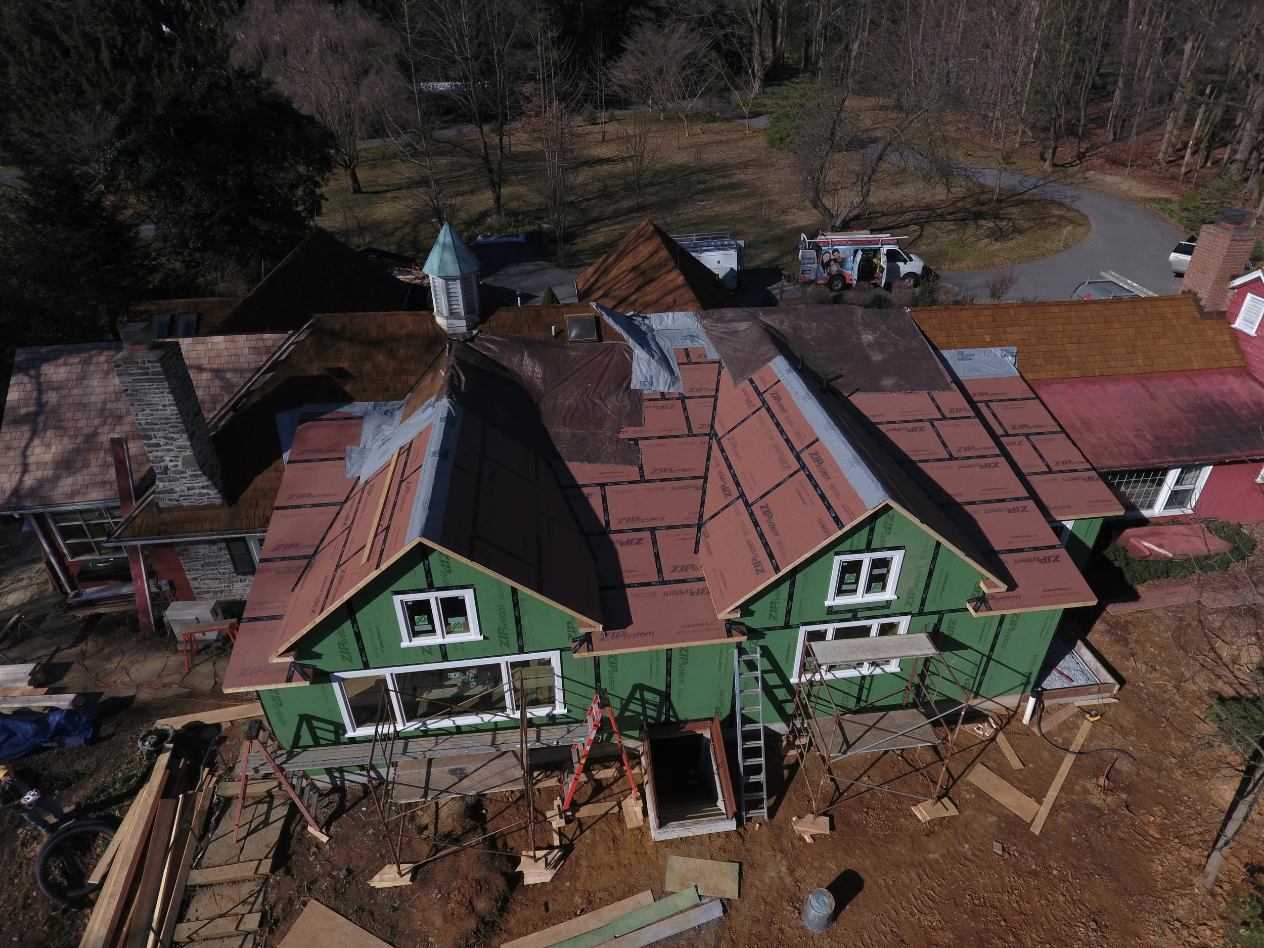 Using Zip Sheathing on the Roof to Make it Watertite.JPG
