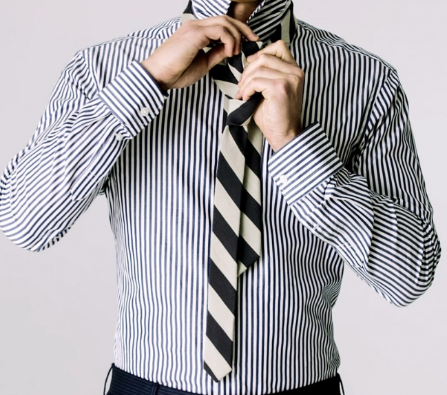 HOW TO TIE A TIE