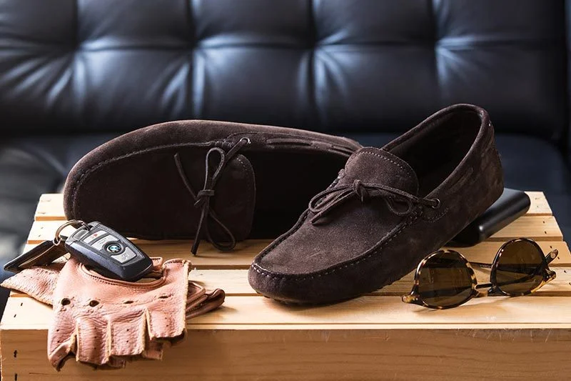 dark-brown-suede-driving-shoes-loafers-tie-on-front-nubs-tods-gommino-history-800x533.jpg