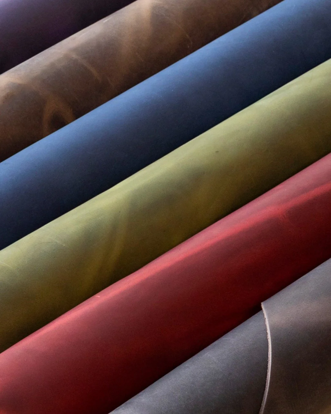 Country Cow is a vegetable re-tanned, heavyweight waxed pull-up leather produced on European ox hides. Often referred to as a &ldquo;Crazy Horse&rdquo; style leather, Country Cow's finish creates tonal variation.