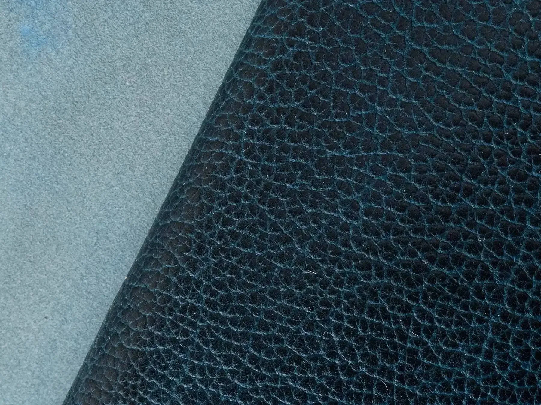 Yellowstone_Royal_Swatch2.webp