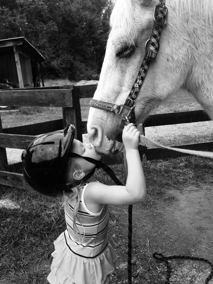 Bruce_ponykiss.jpg