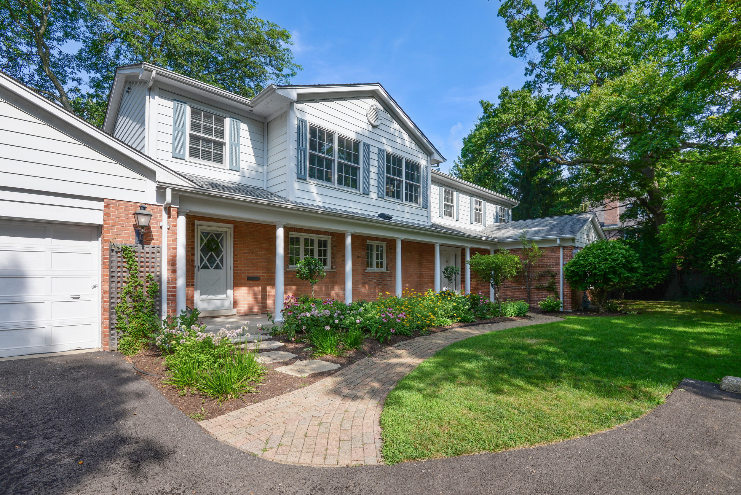 906 Gordon Ter, Winnetka