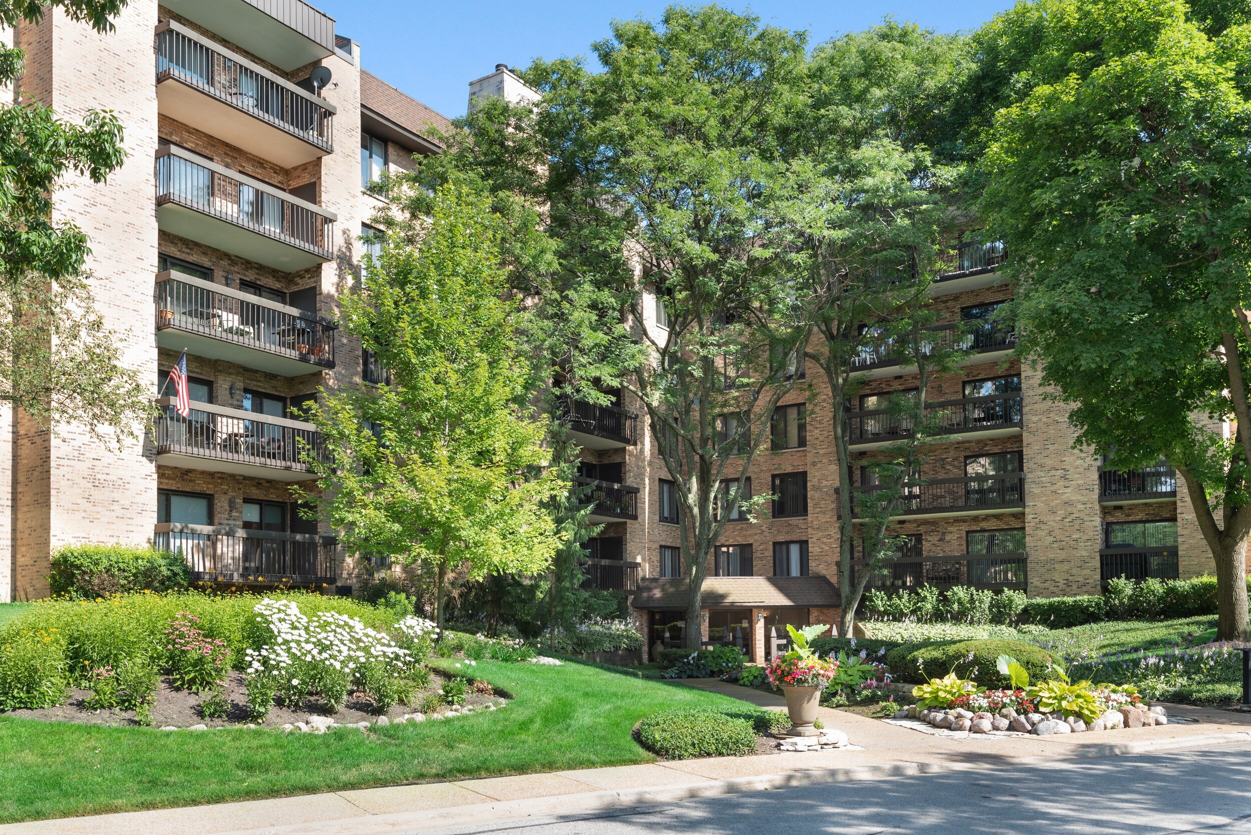 1831 Mission Hills #102, Northbrook