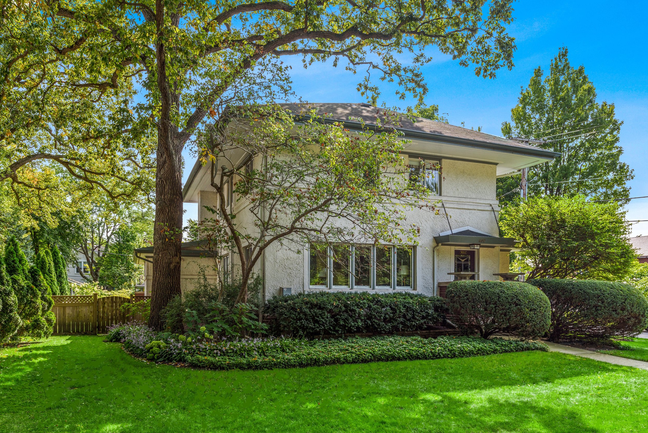 402 Hawthorn Ln, Winnetka