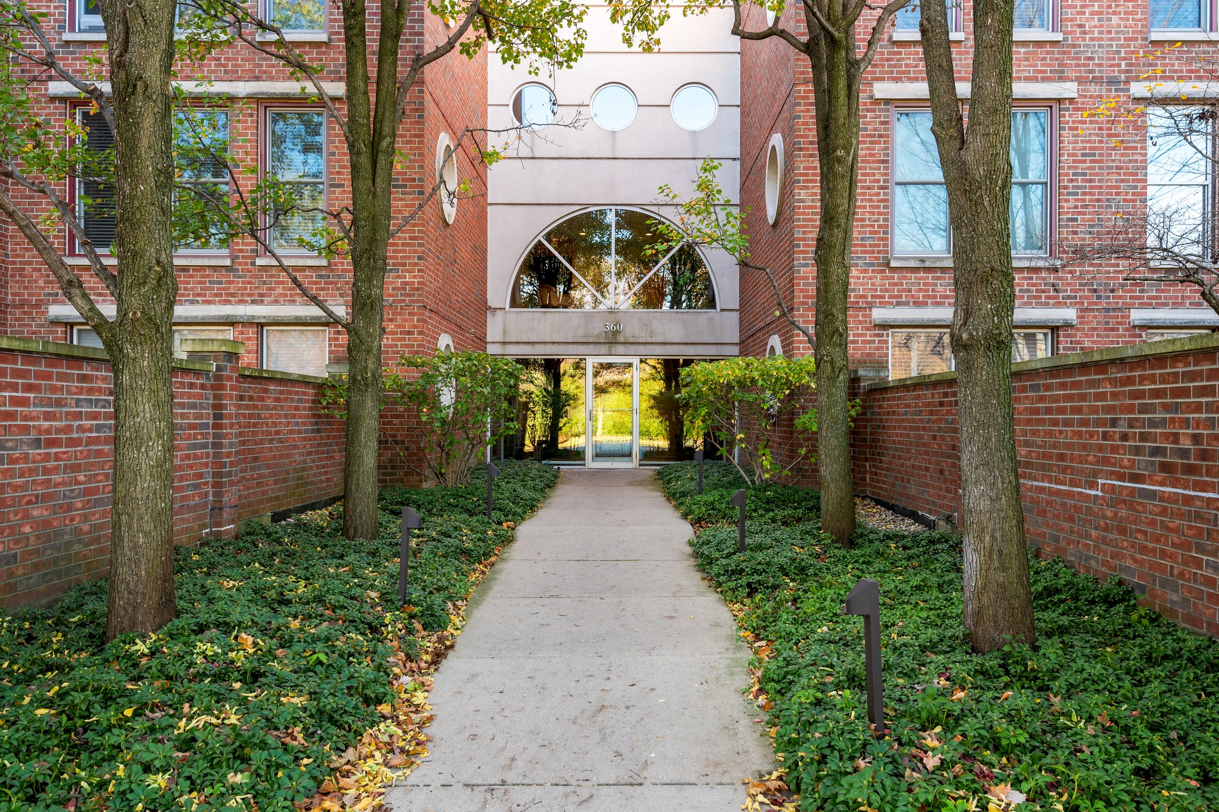 360 Green Bay Road #1C, Winnetka