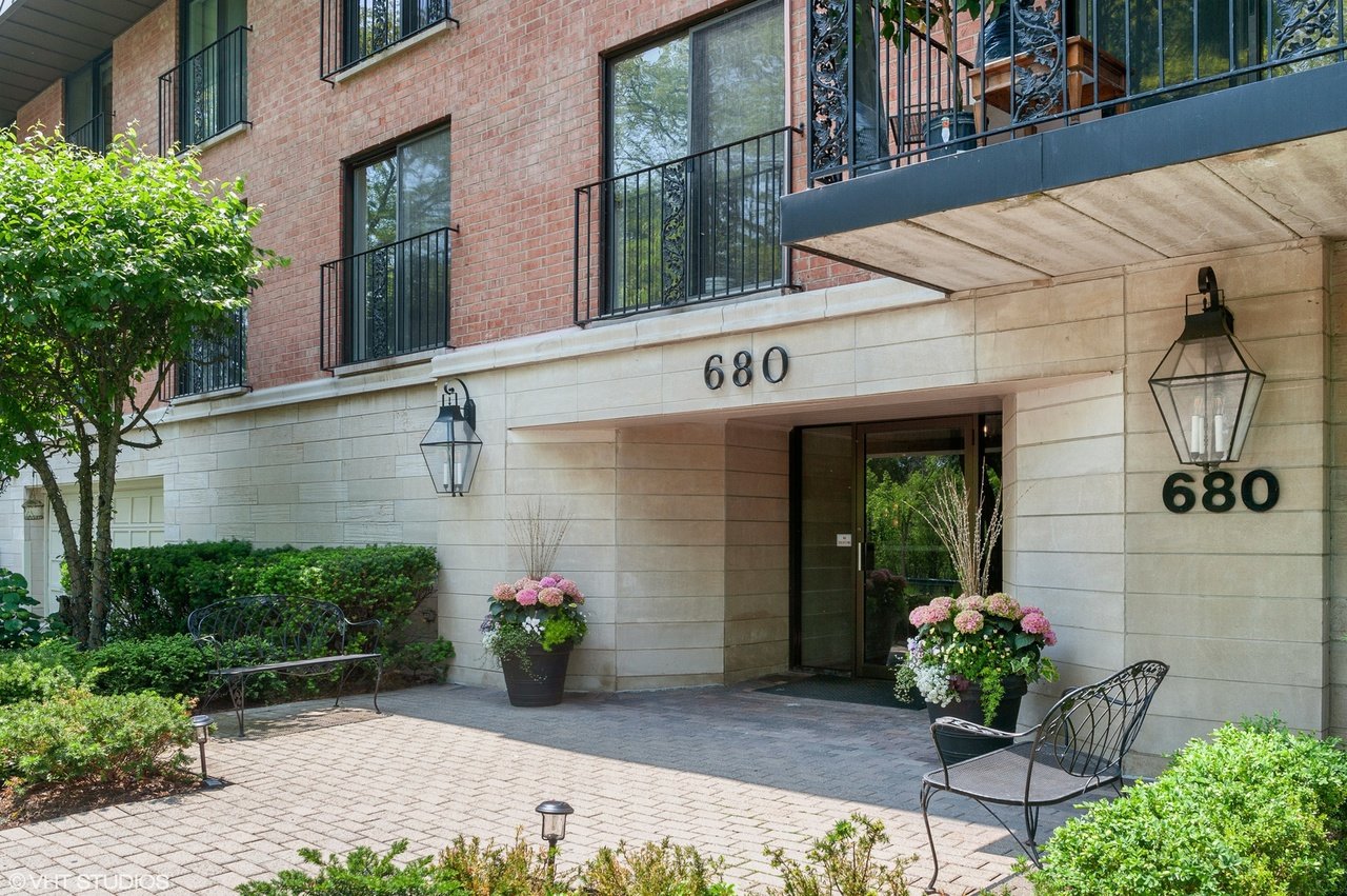 680 Green Bay Rd #201, Winnetka*