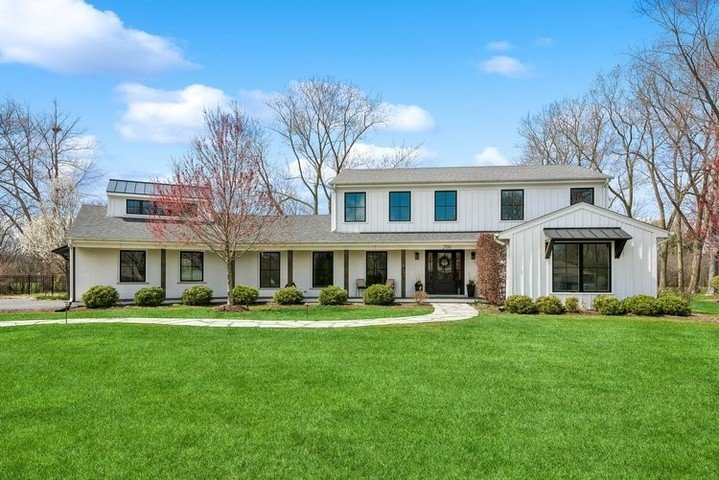 Just listed - 200 Enid Lane, Northfield⁠
⁠
Situated on over 1 acre in the heart of Northfield, this gorgeous home features a spacious open floor plan and tons of natural light. ⁠
⁠
5 bedrooms⁠
3 1/2 Baths,⁠
3,600+ Square Feet⁠
⁠
#northfield #newtrier