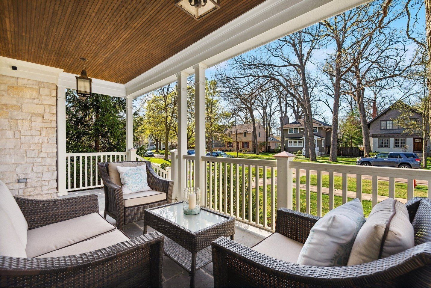 There's something about a front porch that makes you want to slow down and enjoy the moment. ✨️⁠
⁠
#wilmette #wilmetterealestate #newtrierrealestate #kenilworthrealestate #compasschicago #chicagorealestate #chicagorealtor #chicagorealestateagent #Chi