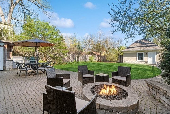 Warmer days mean more time spent outside! S'mores around the fire pit anyone? ⁠
⁠
#Chicago #realestate #compasschicago #chicagorealestate #chicagorealtor #chicagorealestateagent #Chicagonorthshore⁠ #chicagohomes⁠ #wilmette #wilmetterealestate #winnet