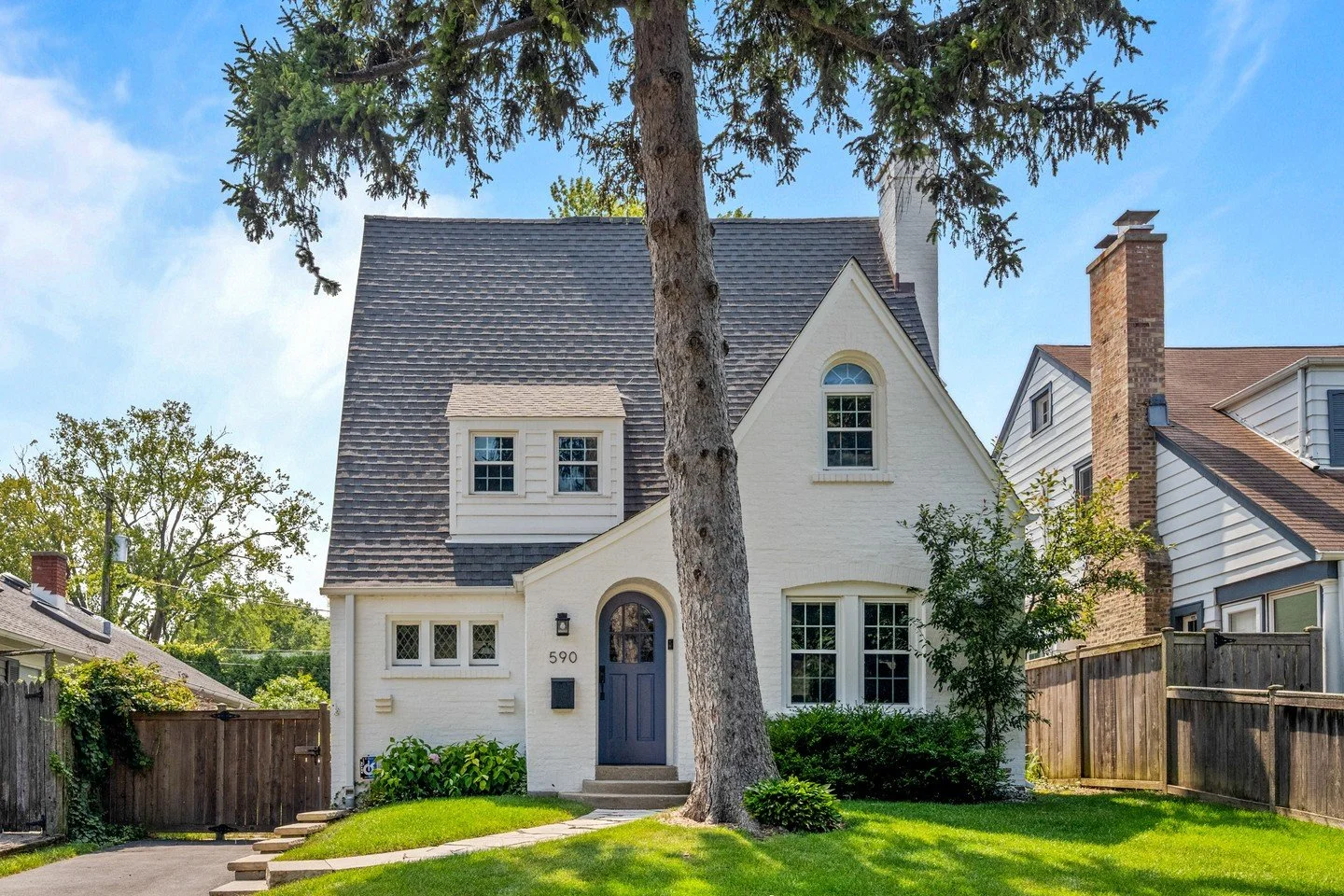 Coming soon! The cutest little house in Highland Park!⁠
590 Broadview Ave, Highland Park⁠
$675,000⁠
3 bedrooms, 1 1/2 baths, beautifully updated!⁠
⁠
Link in bio for more info.⁠
⁠
#highlandpark #chicagosuburbs #vintagehome #compass #compasschicago