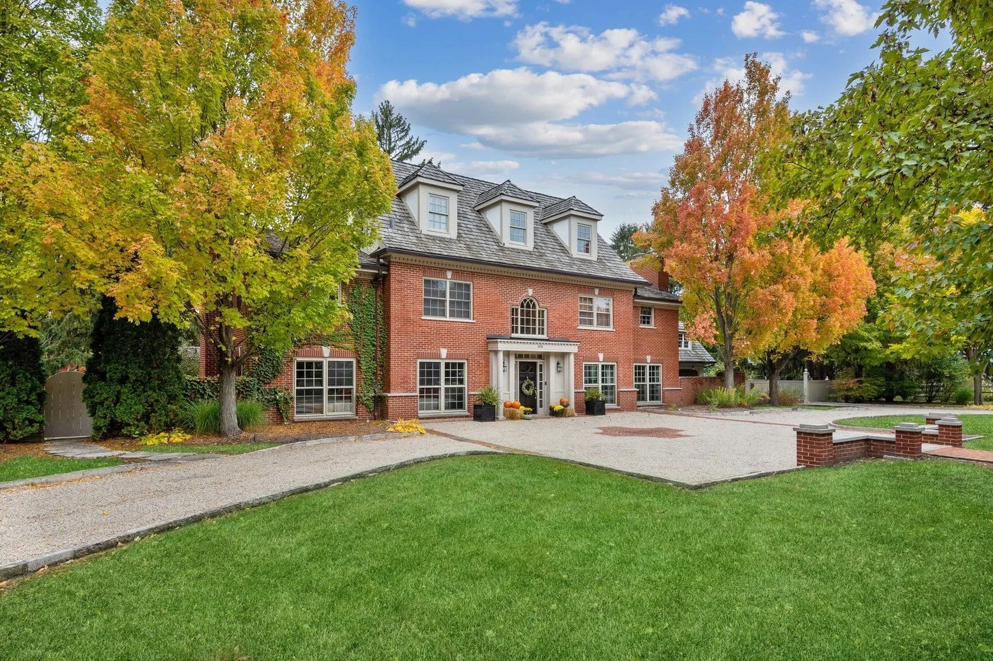Happy first day of October! 🍂⁠
⁠
The leaves are starting to turn, the air is getting crisp, and fall has officially arrived.⁠
⁠
And if you&rsquo;re thinking of selling next year, now is also a great time to take photos of your home with all the fall