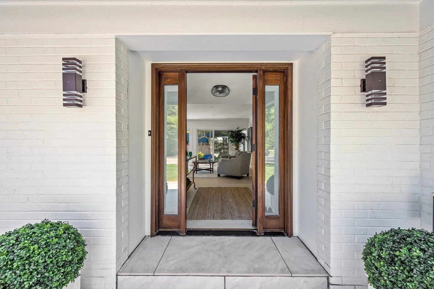 Welcome home!⁠
⁠
Even though most of us don&rsquo;t actually walk through our front doors every day, the front door is still an important part of a home. ⁠
⁠
It&rsquo;s the first impression for guests and sets the tone for the style inside.⁠
⁠
We lov