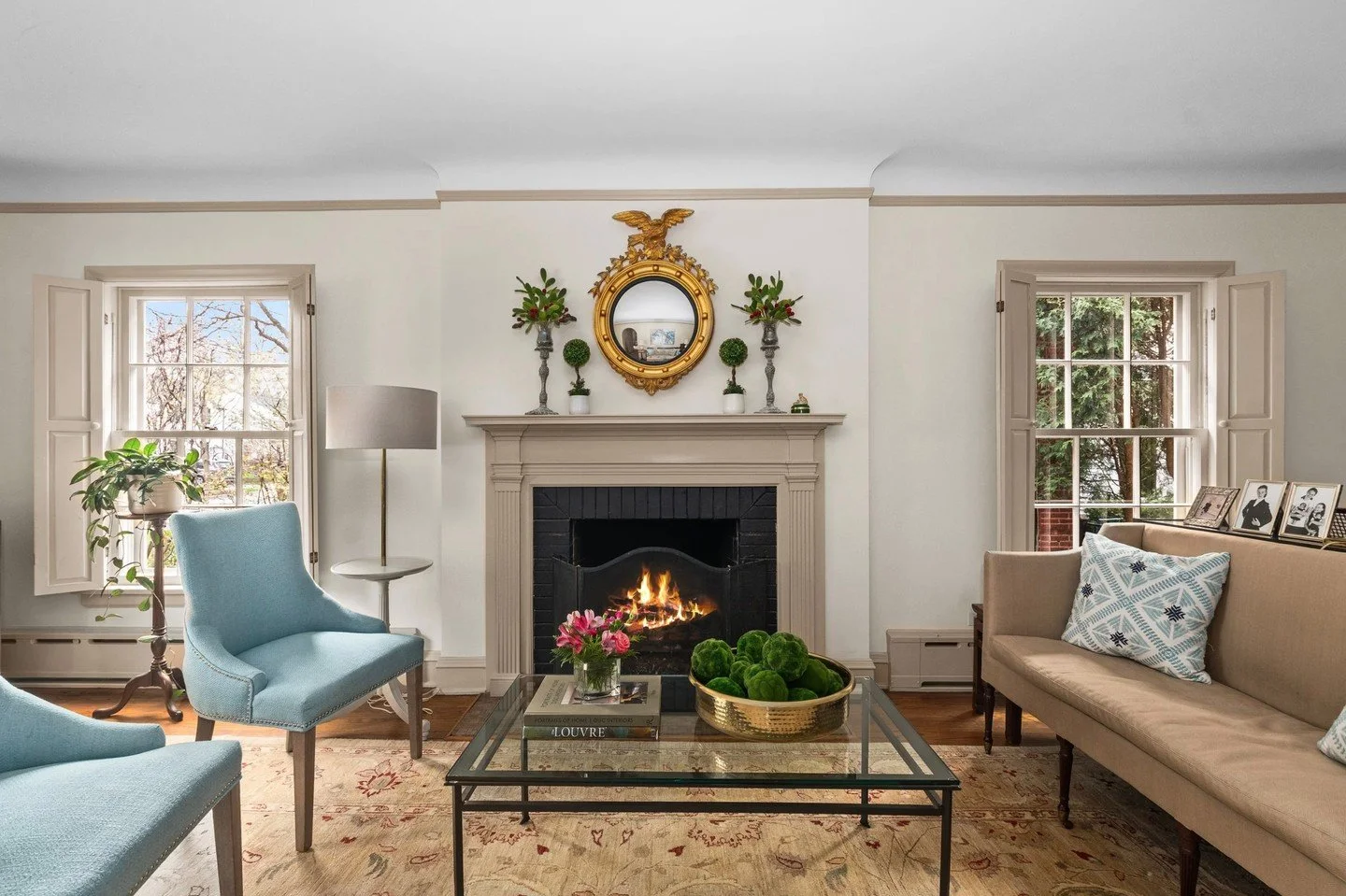 It's officially fireplace season! 
Here are a few cozy living rooms from this year!
#chicagosuburbs #compasschicago #wilmette #chicagonorthshore #chicagohomes