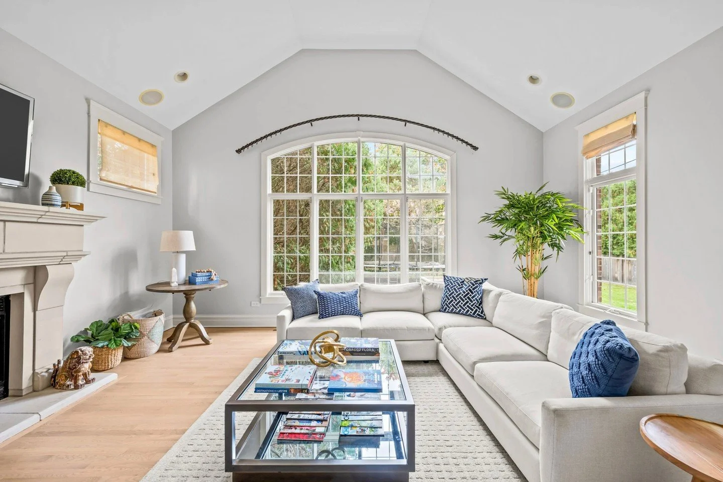 A few interior shots from some recent listings! We love seeing how every home has its own character and style.⁠
⁠
⁠
#wilmette #chicagosuburbs #compasschicago #chicagohomes