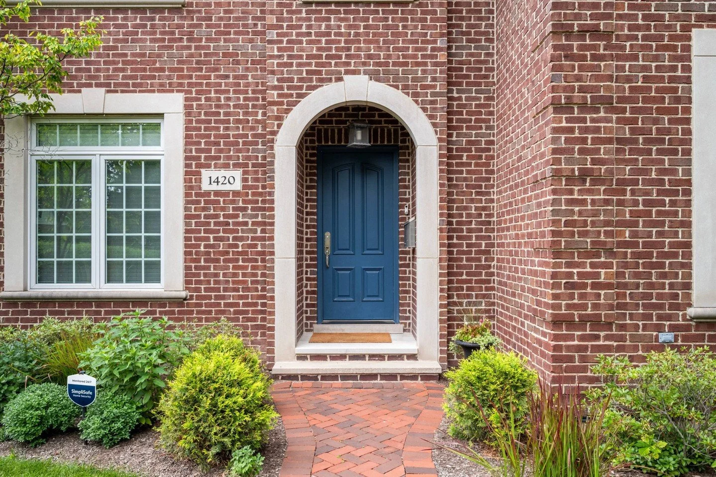 Open the door to one of our recent listings - 1420 Isabella Street, Wilmette⁠
⁠
The floor plan includes comfortable living and dining rooms, an updated kitchen with quartz countertops, a family room, and a private first-floor office for working from 