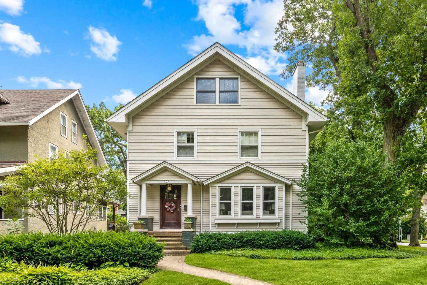 Just listed in East Wilmette!⁠
⁠
939 Ashland Avenue⁠
6 bedrooms, 4 1/2 baths, 4,700+ square feet⁠
Fantastic oversized lot in a prime CAGE location⁠
⁠
Walk to the beach, Plaza del Lago, downtown Wilmette, school, and the Metra!⁠
⁠
Link in bio for more