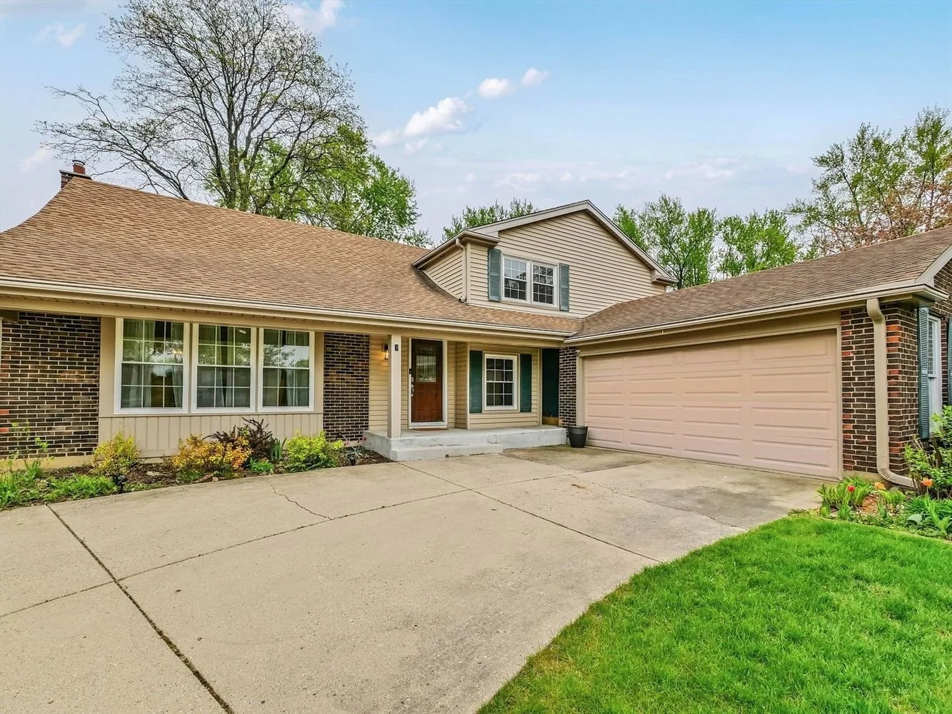 943 N Crestview Dr, Palatine*