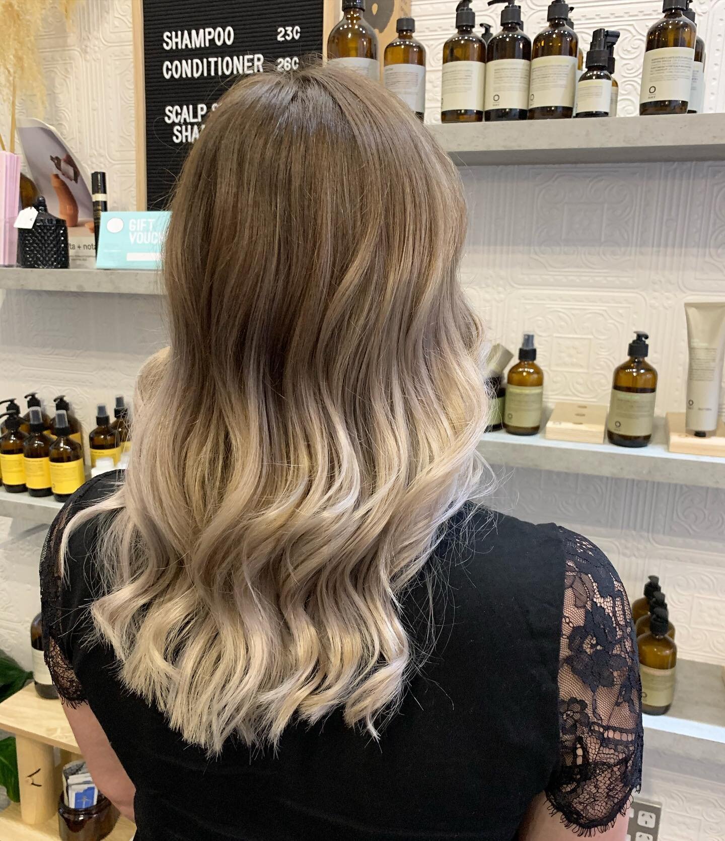 ICY BLONDE | BY SHALISA

Checkout this stunning ❄️ balayage by @hair.by.shalisa 🤍 Thanks to @olaplex treatment Toni&rsquo;s hair is still nice and healthy 🙌🏻
Swipe to see the before picture

#hair#hairstyle#haircolour#haircolor#oway#owaycolour#hai