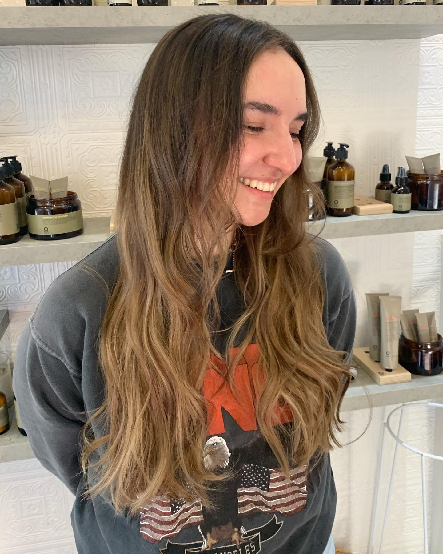 LIVED IN BALAYAGE | BY ABBIE

😍Look at that seamless blend❤️

Talk to your stylist about root stretch/melt to achieve lived in blonde look.

#hair#hairstyle#haircolour#haircolor#oway#owaycolour#haircut#style#fashion#beauty#trend#2021#inspiration#sty