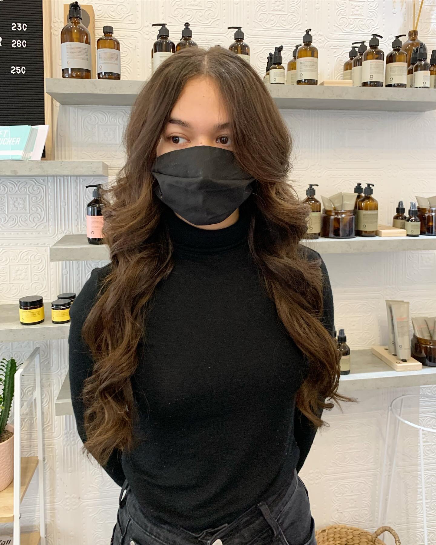 VIXEN AND LUXE EXTENSIONS

How gorgeous does @mia.makawe look with a full head of @vixenandluxe smooth weft extensions 😍
Swipe to see the before picture