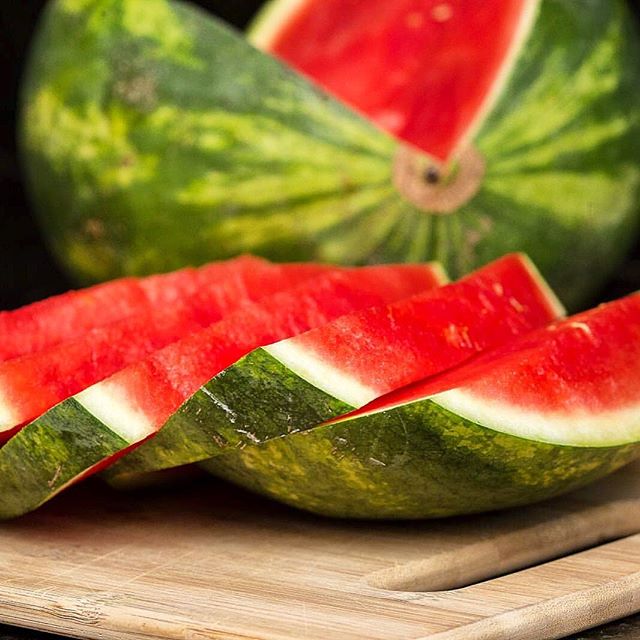 Hoy es el d&iacute;a Nacional de la sand&iacute;a que adem&aacute;s de ser fruta es tambi&eacute;n un vegetal!!! .

En este caluroso verano es ideal comer 🍉 ya que es un 92 %  de agua lo cual la hacer s&uacute;per hidratante, pero tambi&eacute;n es 