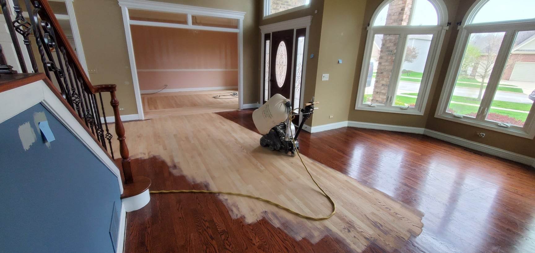 Professional hardwood floors refinish 