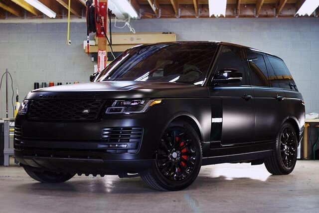 Stealth mode on this new Range Rover. Beautiful full wrap in @3M satin black with the door trim wrapped in gloss black for an OEM look. Topped it all off with some gloss red calipers.